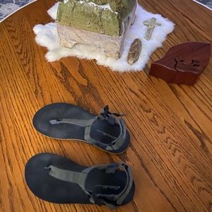 Eddie Bauer active thong sandal